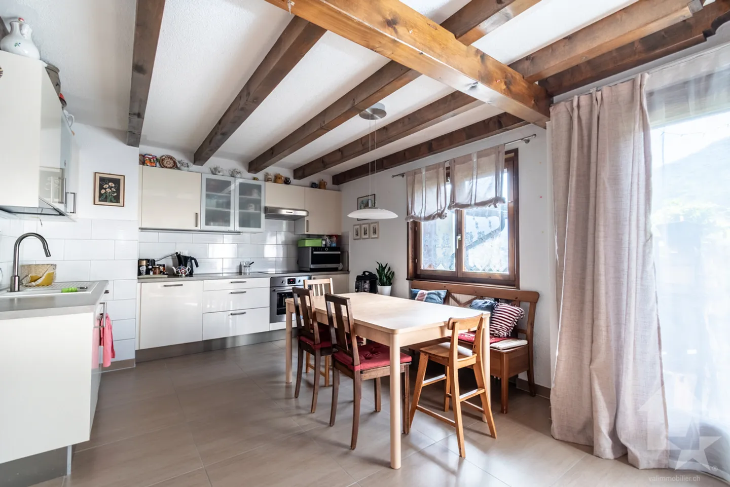 Zweistöckige Wohnung im letzten Stock eines kleinen Gebäudes - Photo 4 of 13