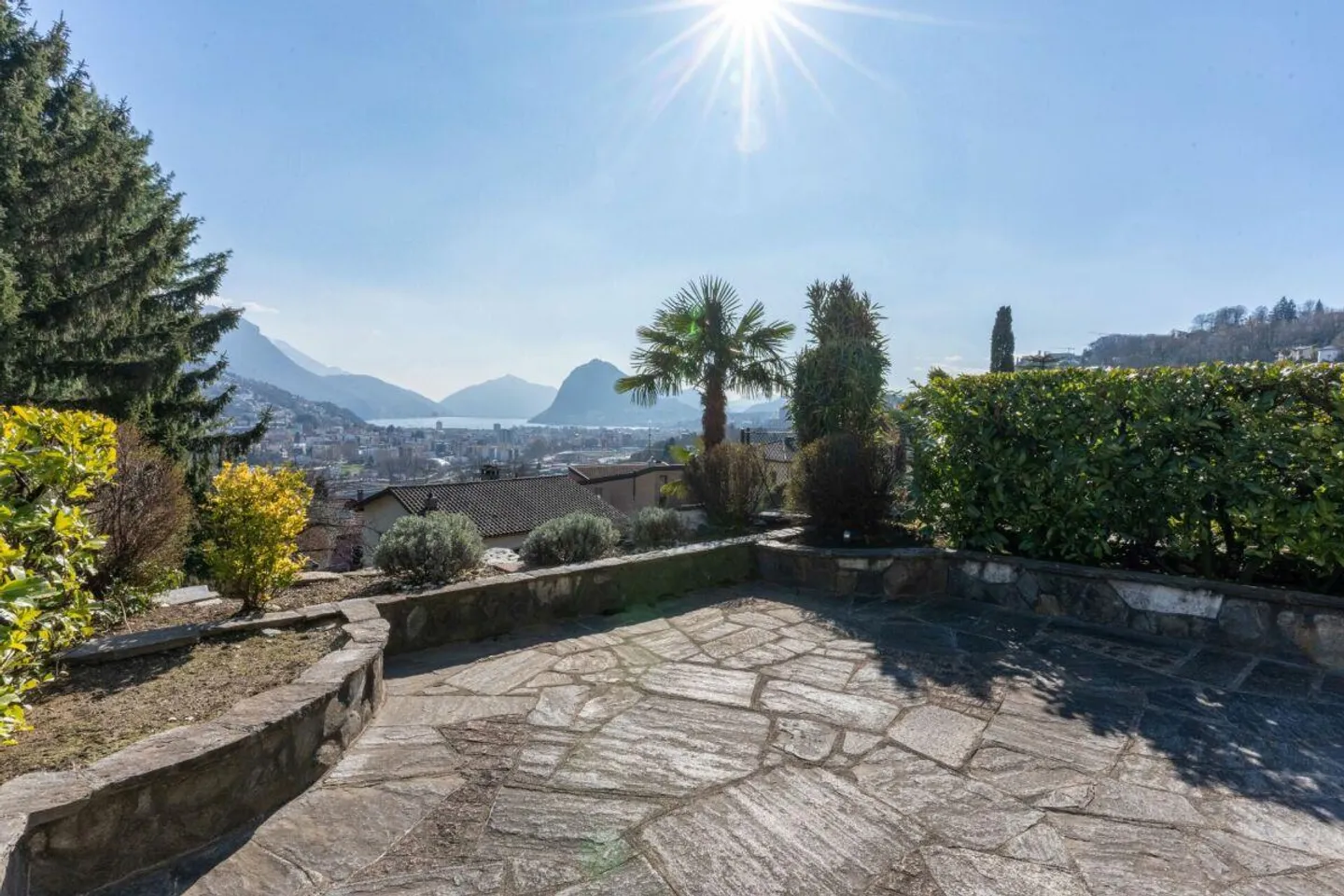 Elegantes Mittelmeervilla mit atemberaubendem Blick auf den Luganer Golf - Foto 22 von 23