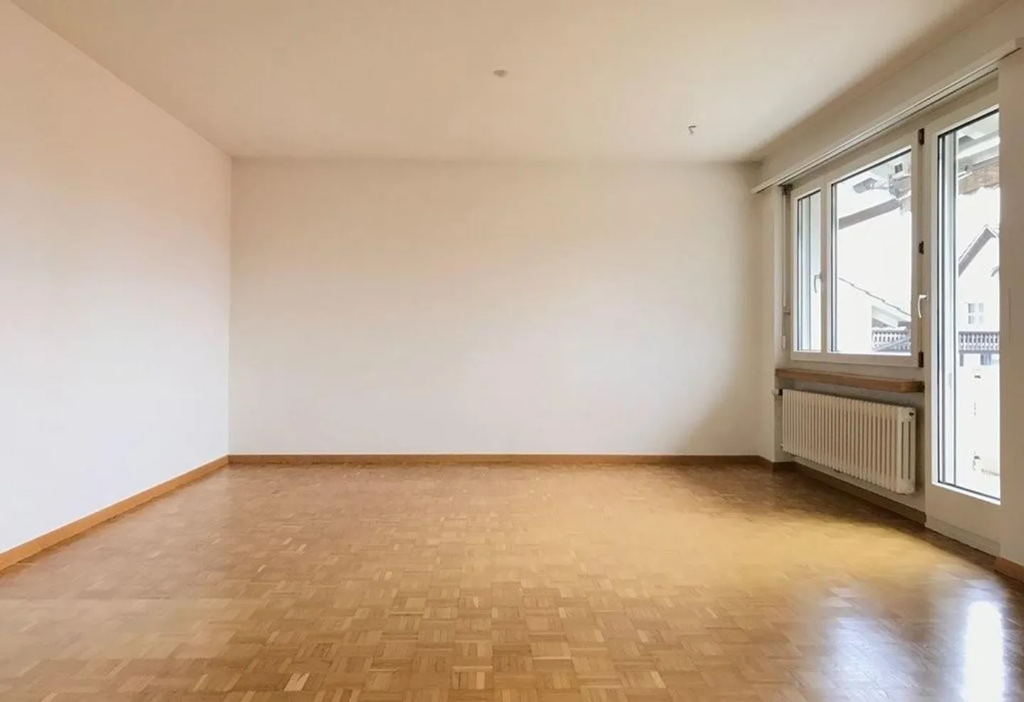 Belle appartement de 4 pièces dans un quartier familial - Photo 2 sur 6