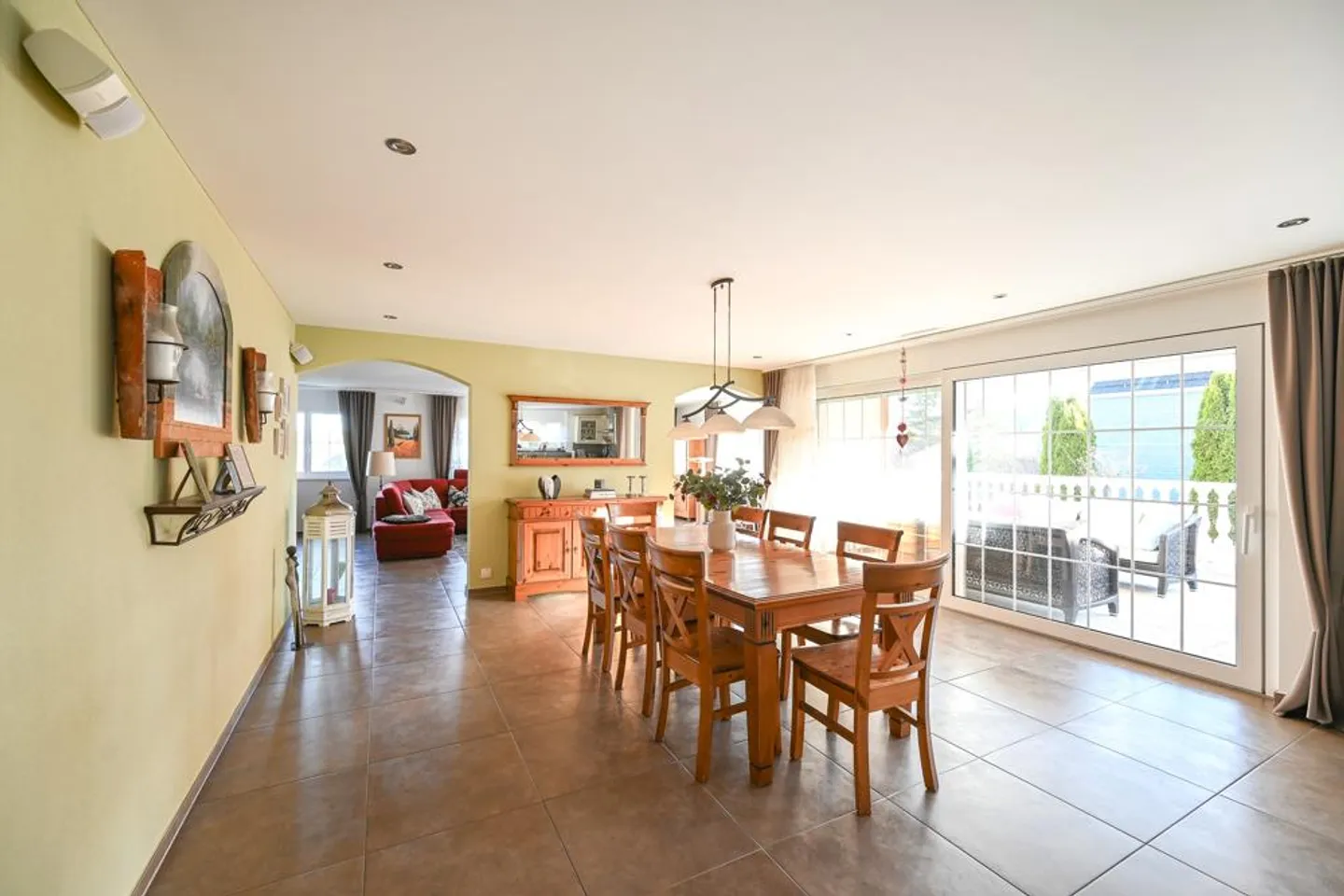 Proprietà esclusiva - Perfetta per la vita multi-generazionale - Foto 2 di 7