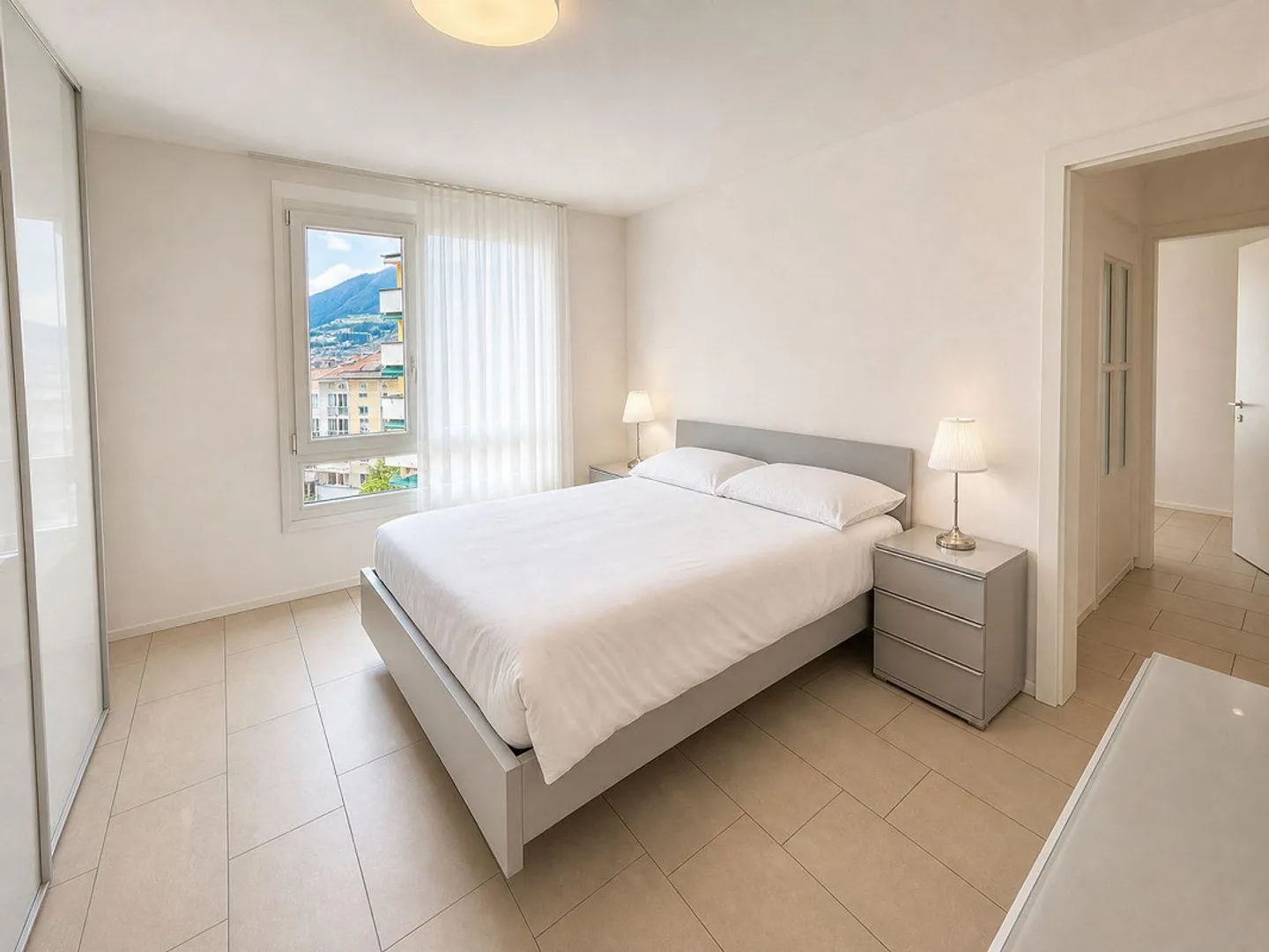 4,5-Zimmer-Wohnung mit Terrasse und 2 Stellplätzen in der Garage... - Foto 5 von 14