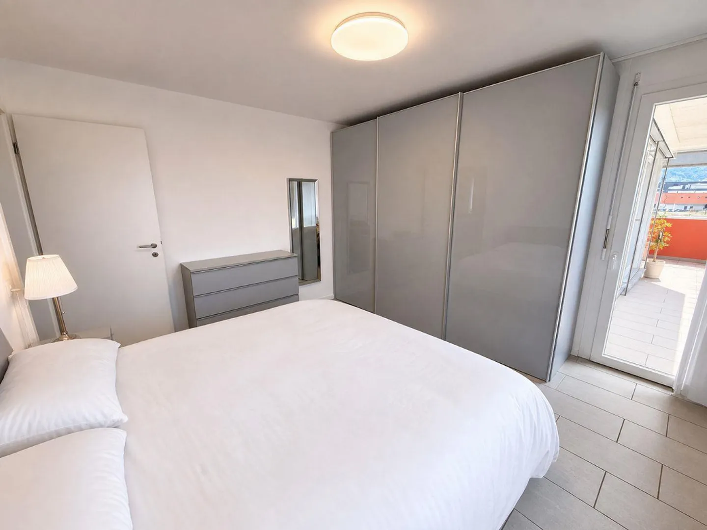 4,5-Zimmer-Wohnung mit Terrasse und 2 Stellplätzen in der Garage... - Foto 6 von 14