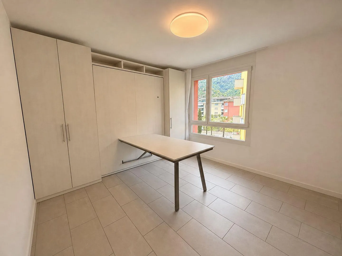 4,5-Zimmer-Wohnung mit Terrasse und 2 Stellplätzen in der Garage... - Foto 8 von 14