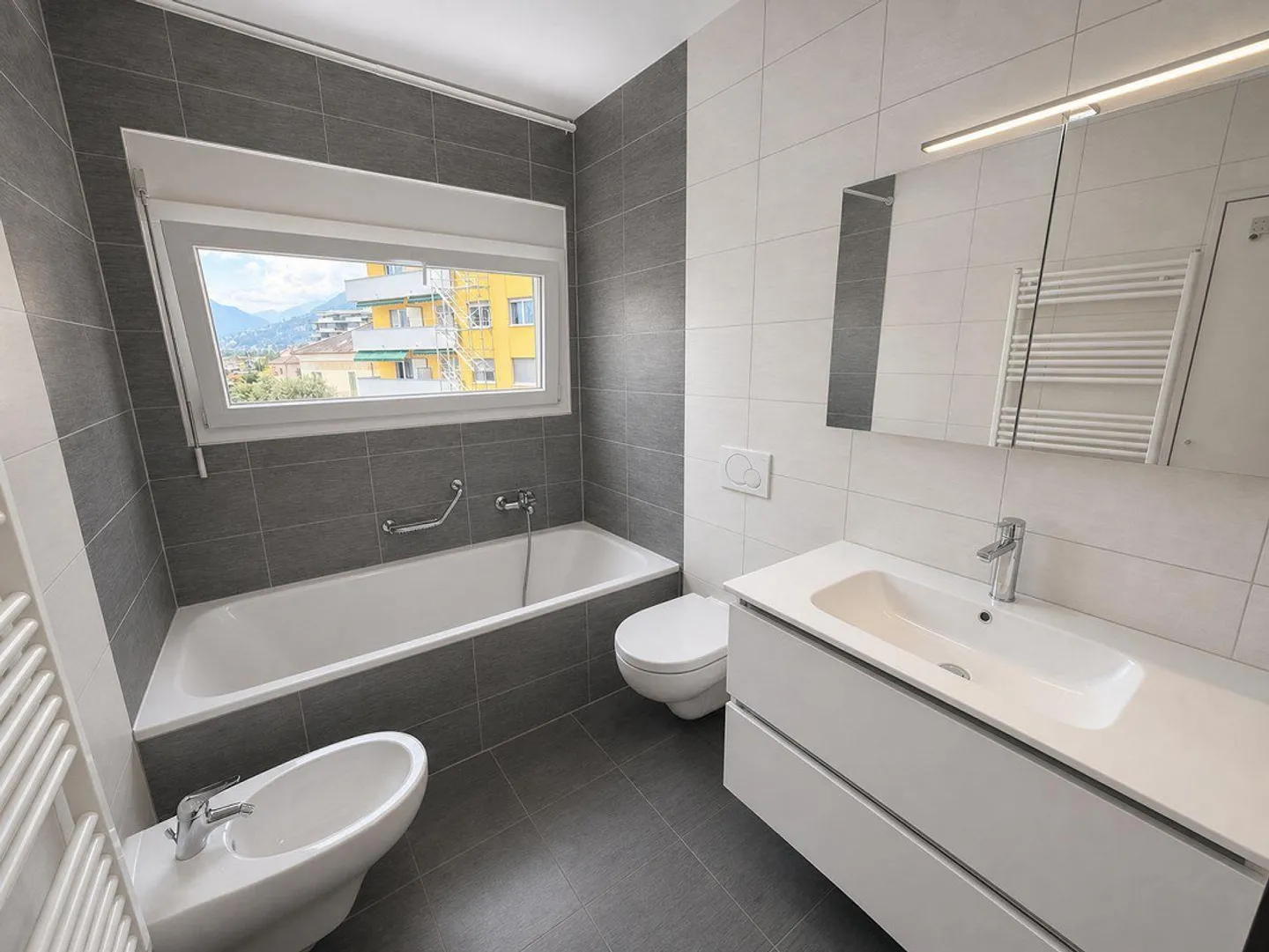 4,5-Zimmer-Wohnung mit Terrasse und 2 Stellplätzen in der Garage... - Foto 9 von 14
