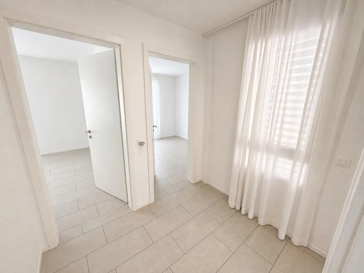 4,5-Zimmer-Wohnung mit Terrasse und 2 Stellplätzen in der Garage... - Foto 10 von 14