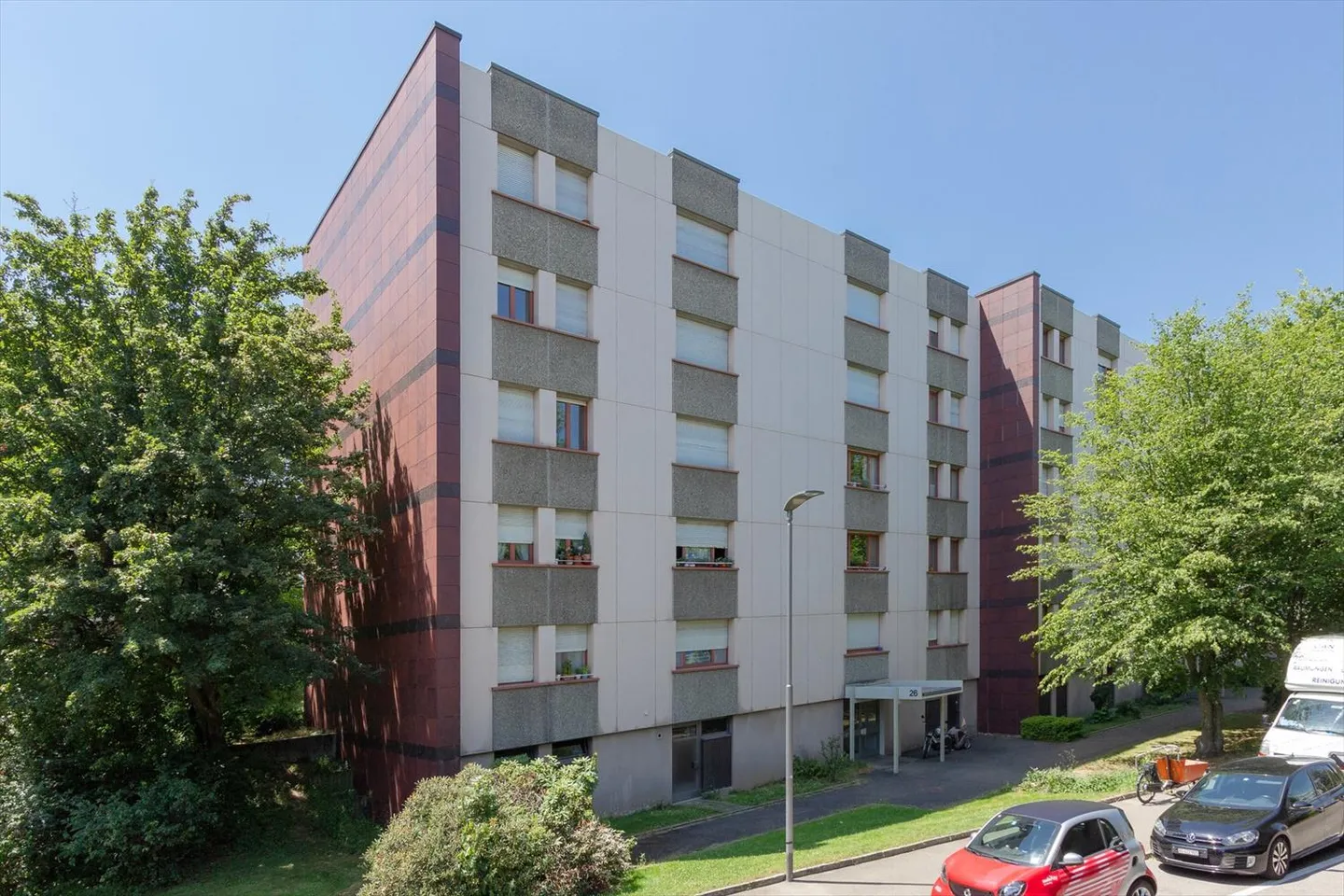 Living centrally in Muttenz yet surrounded by greenery - Photo 1 of 11