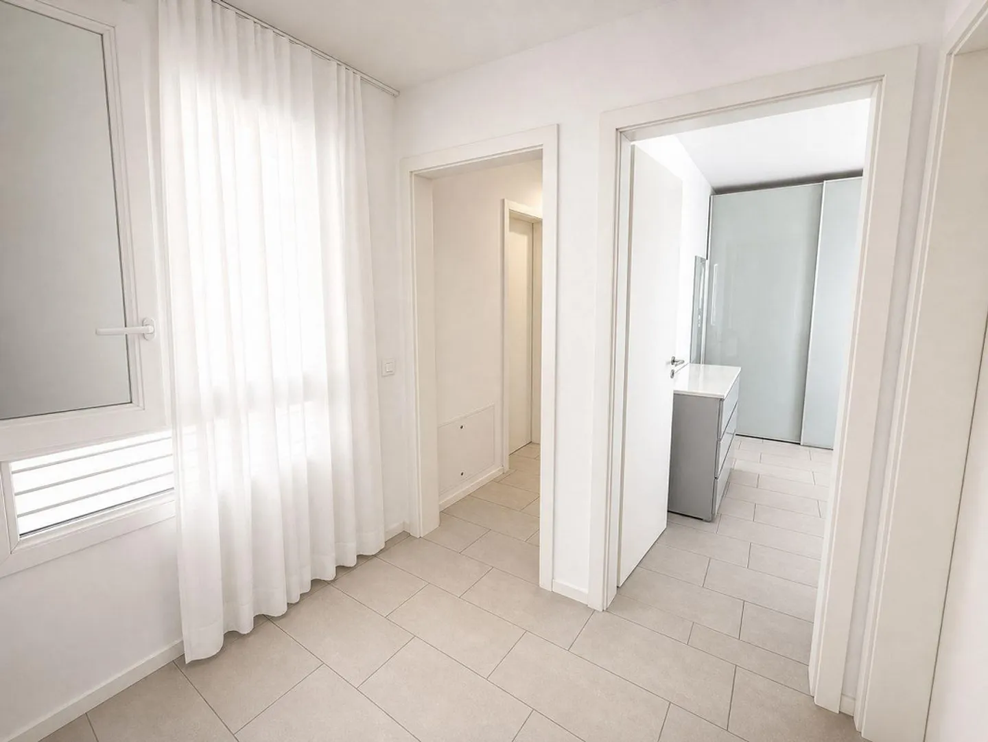4,5-Zimmer-Wohnung mit Terrasse und 2 Stellplätzen in der Garage... - Foto 11 von 14