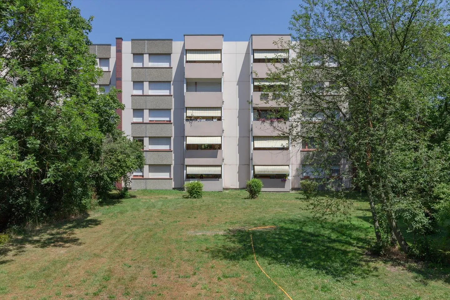 Living centrally in Muttenz yet surrounded by greenery - Photo 2 of 11