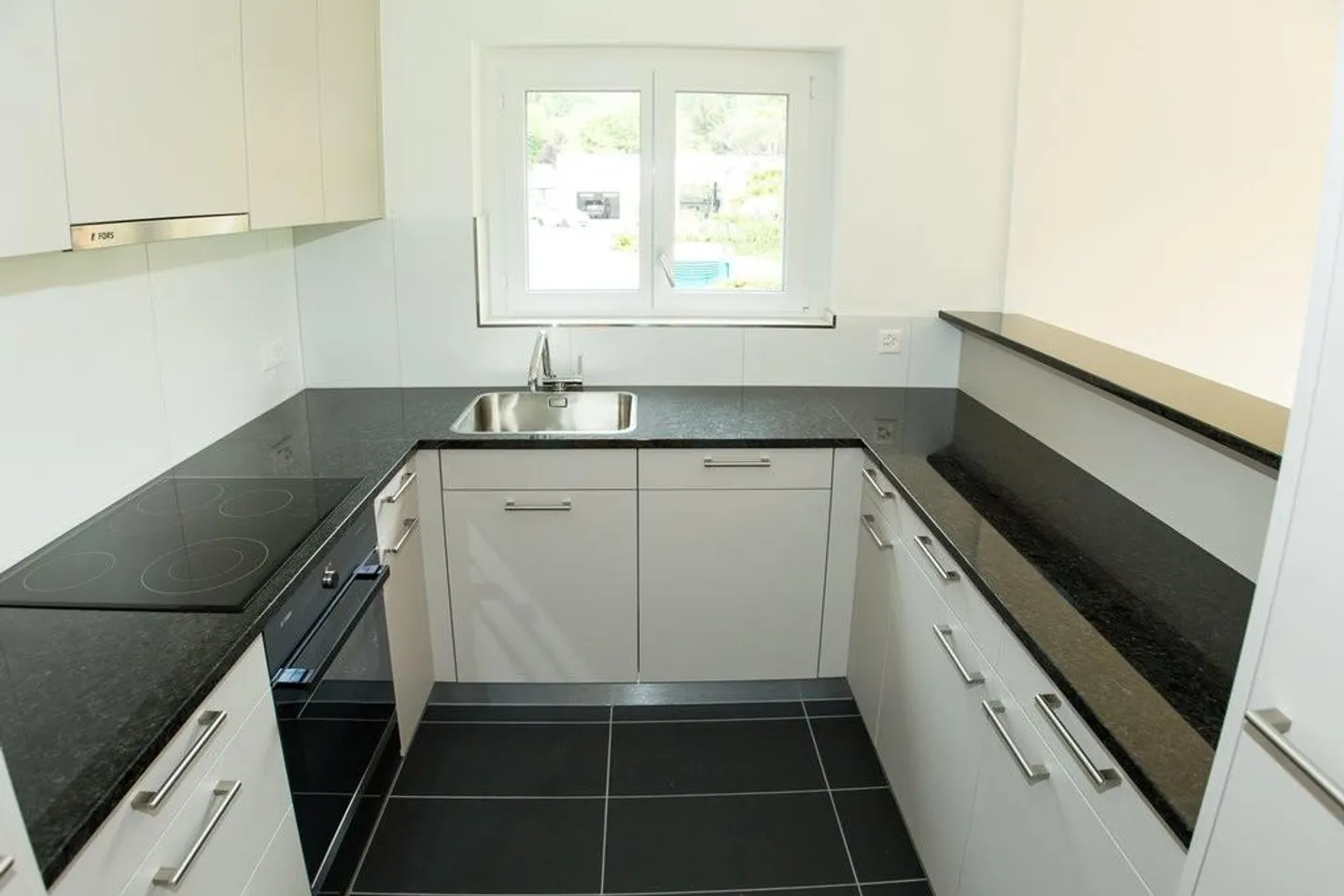 Vivere modernamente con la stazione dei treni proprio dietro l'angolo! - Foto 3 di 10