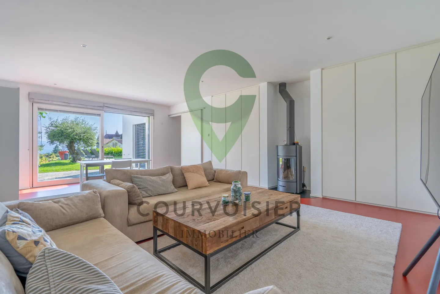 Magnificent contemporary villa with panoramic view and mirror pool - Photo 7 of 11