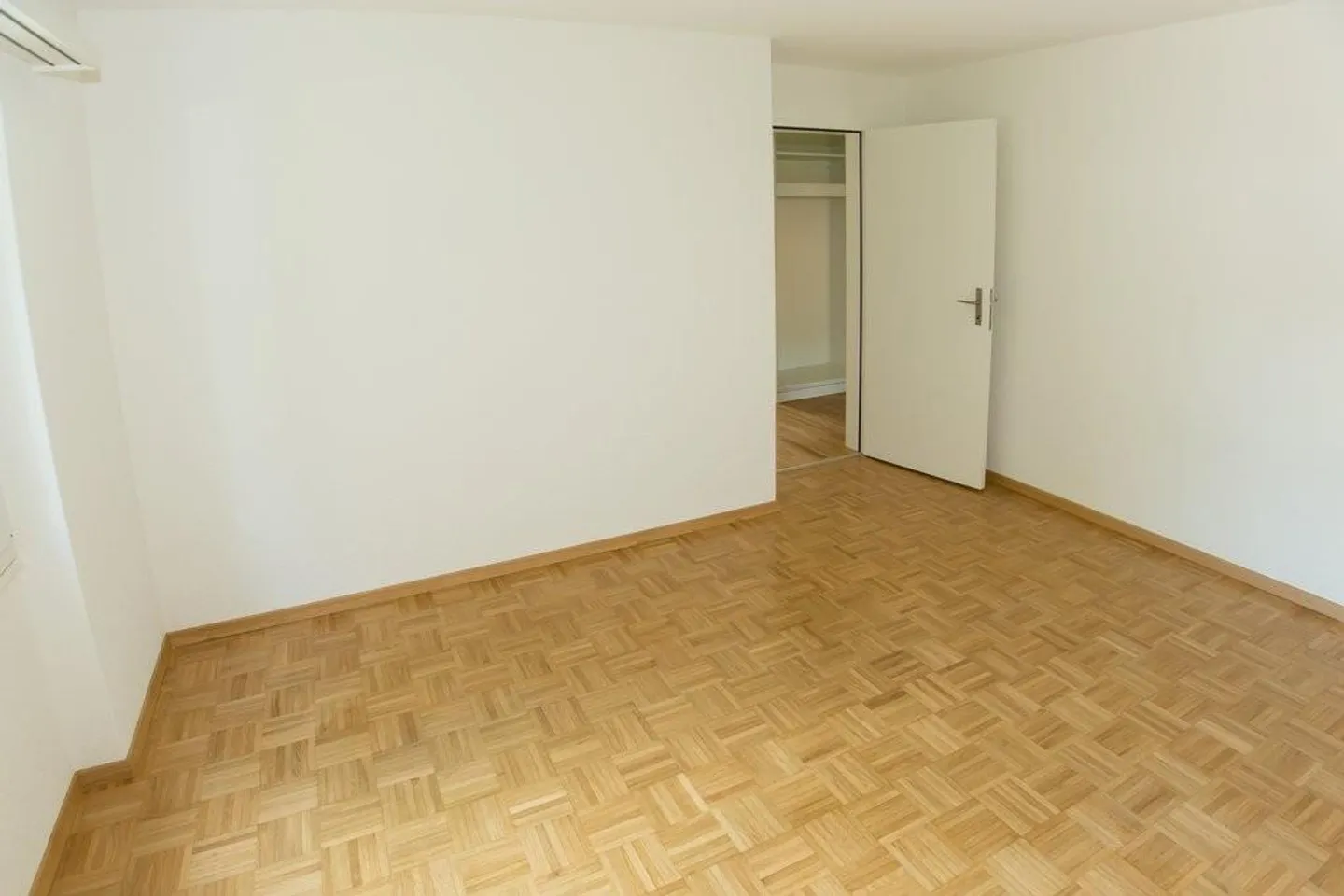 Vivere modernamente con la stazione dei treni proprio dietro l'angolo! - Foto 8 di 10