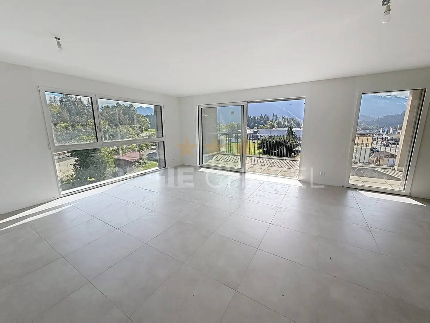 Appartement moderne 4,5 pièces - Photo 4 sur 8