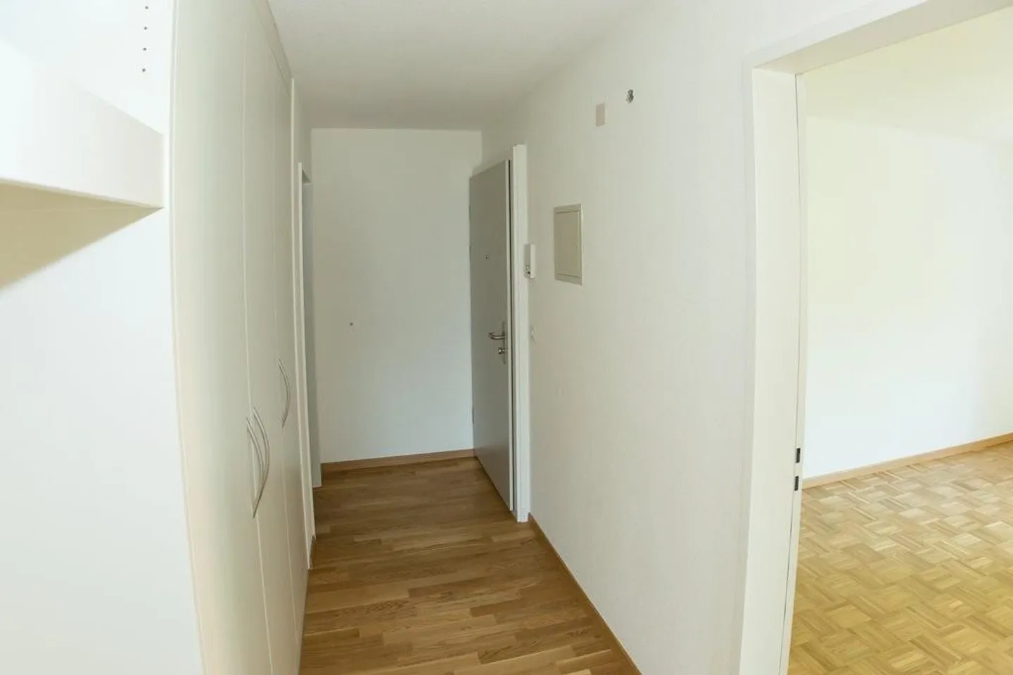 Vivere modernamente con la stazione dei treni proprio dietro l'angolo! - Foto 9 di 10