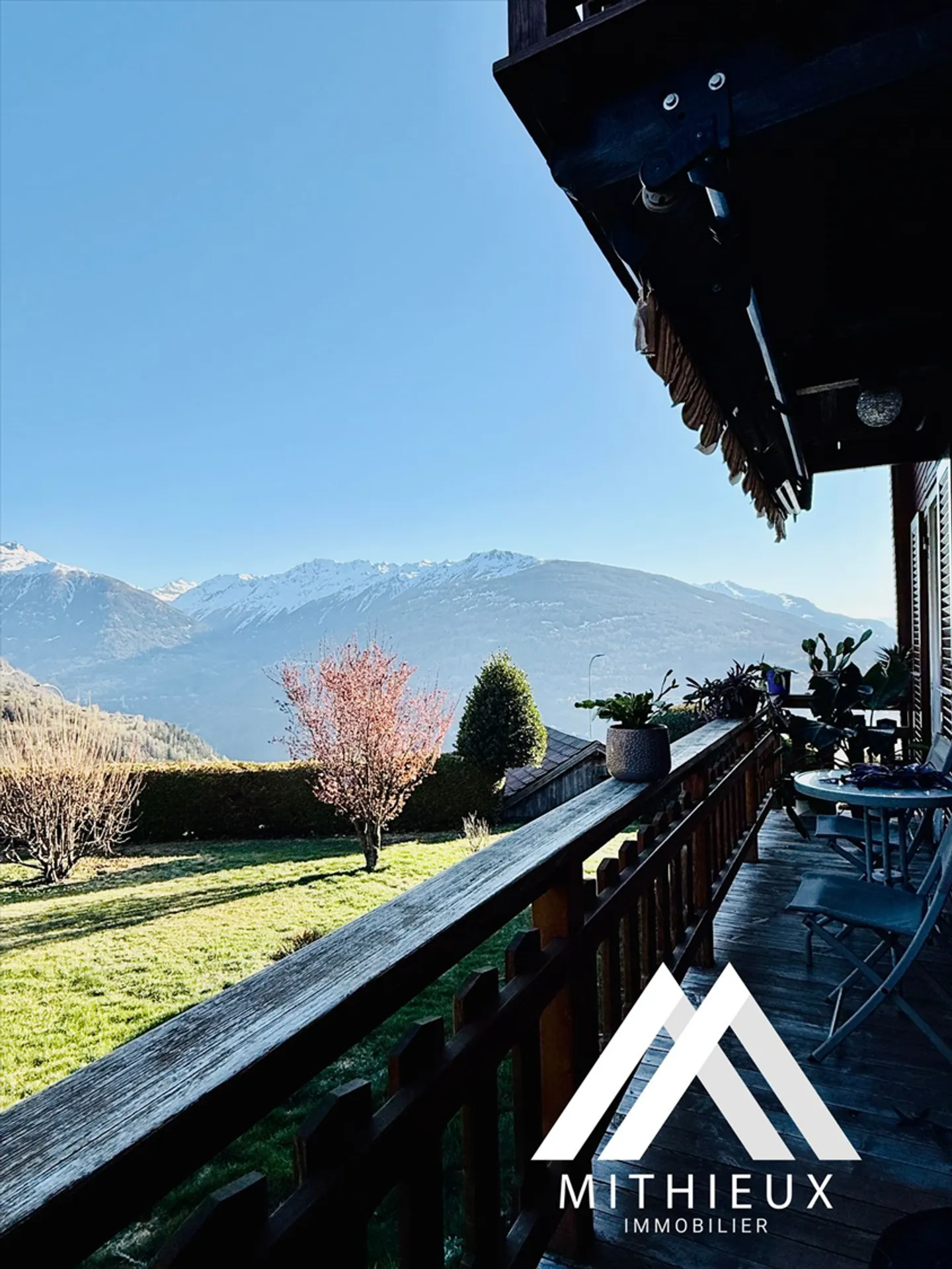 CHALET 4.5 ROOMS - 122 M2 + NUMEROUS OUTBUILDINGS - Photo 8 of 13