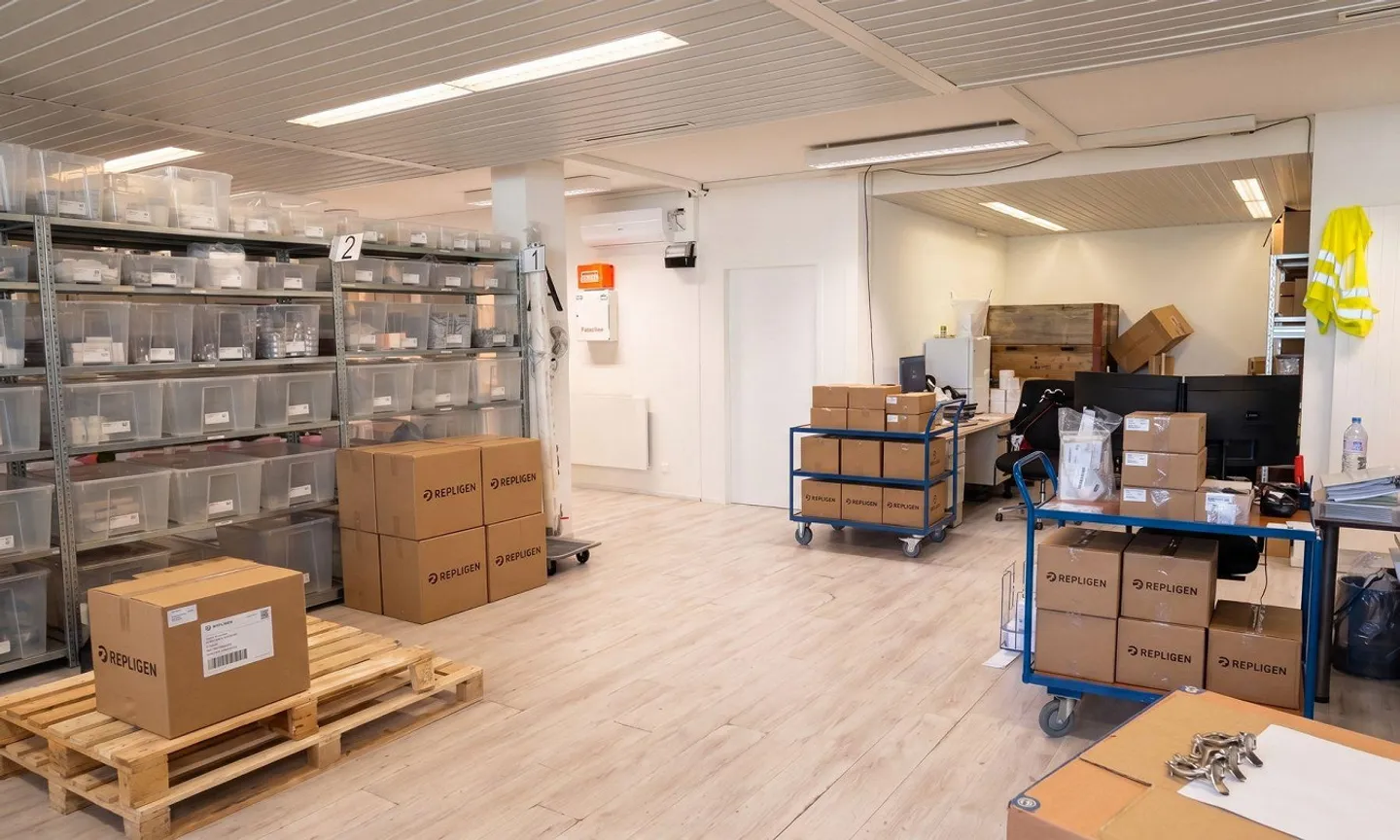 Spazio spazioso in affitto in una posizione centrale - Foto 10 di 18