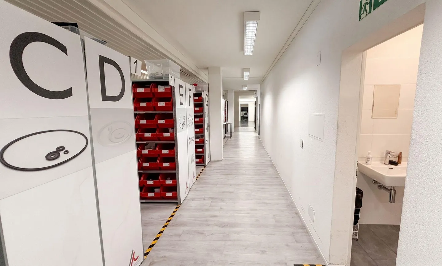 Spazio spazioso in affitto in una posizione centrale - Foto 11 di 18