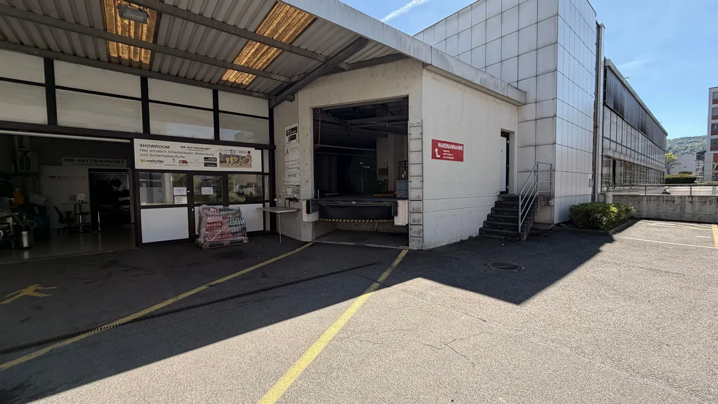 Spazio spazioso in affitto in una posizione centrale - Foto 18 di 18