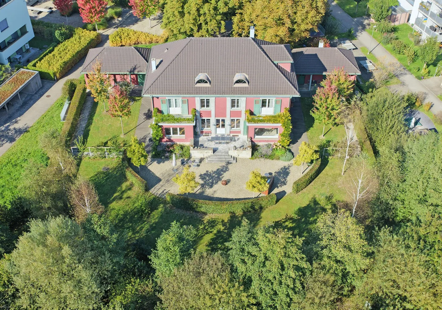 Exclusive 9-Room Dream Home in Park Area - Photo 1 of 14