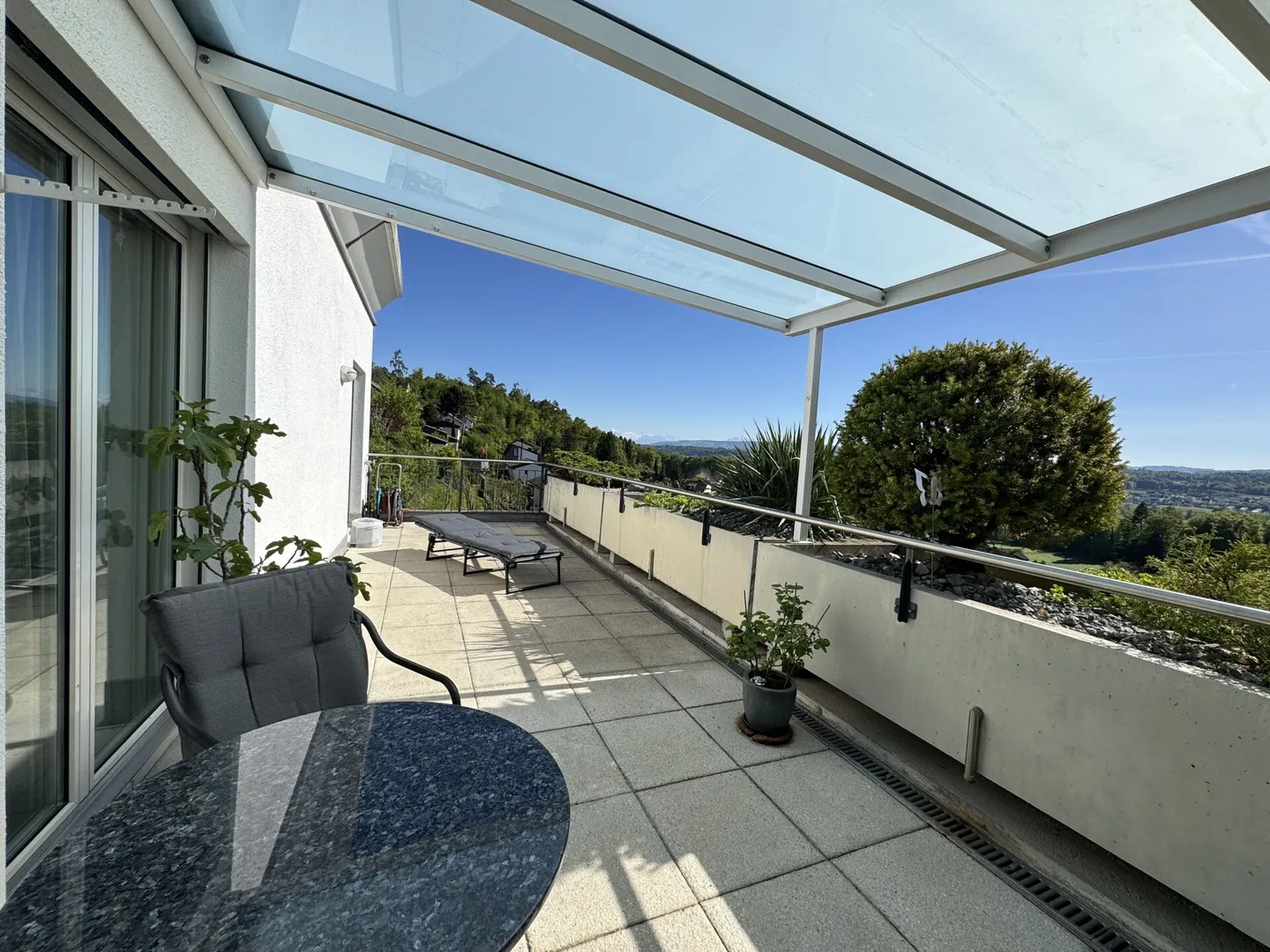 Terrace apartment with impressive panoramic view including two parking spaces - Photo 2 of 10