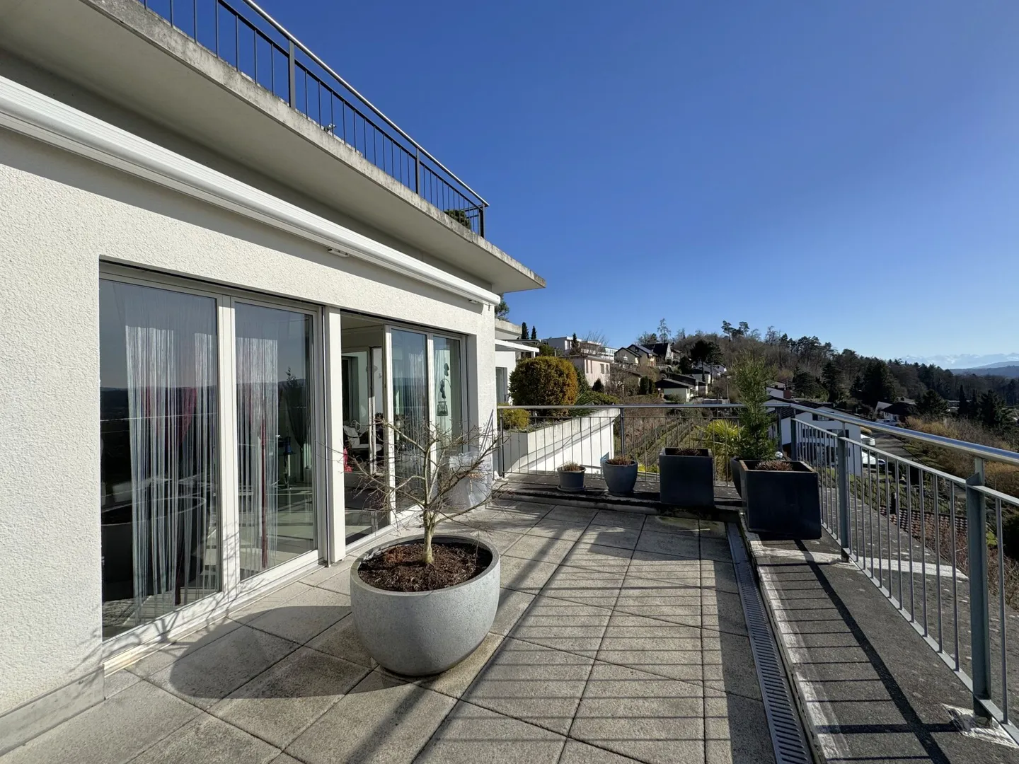 Terrace apartment with impressive panoramic view including two parking spaces - Photo 4 of 10