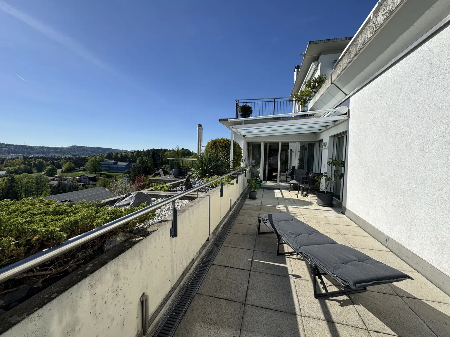 Terrace apartment with impressive panoramic view including two parking spaces - Photo 1 of 10