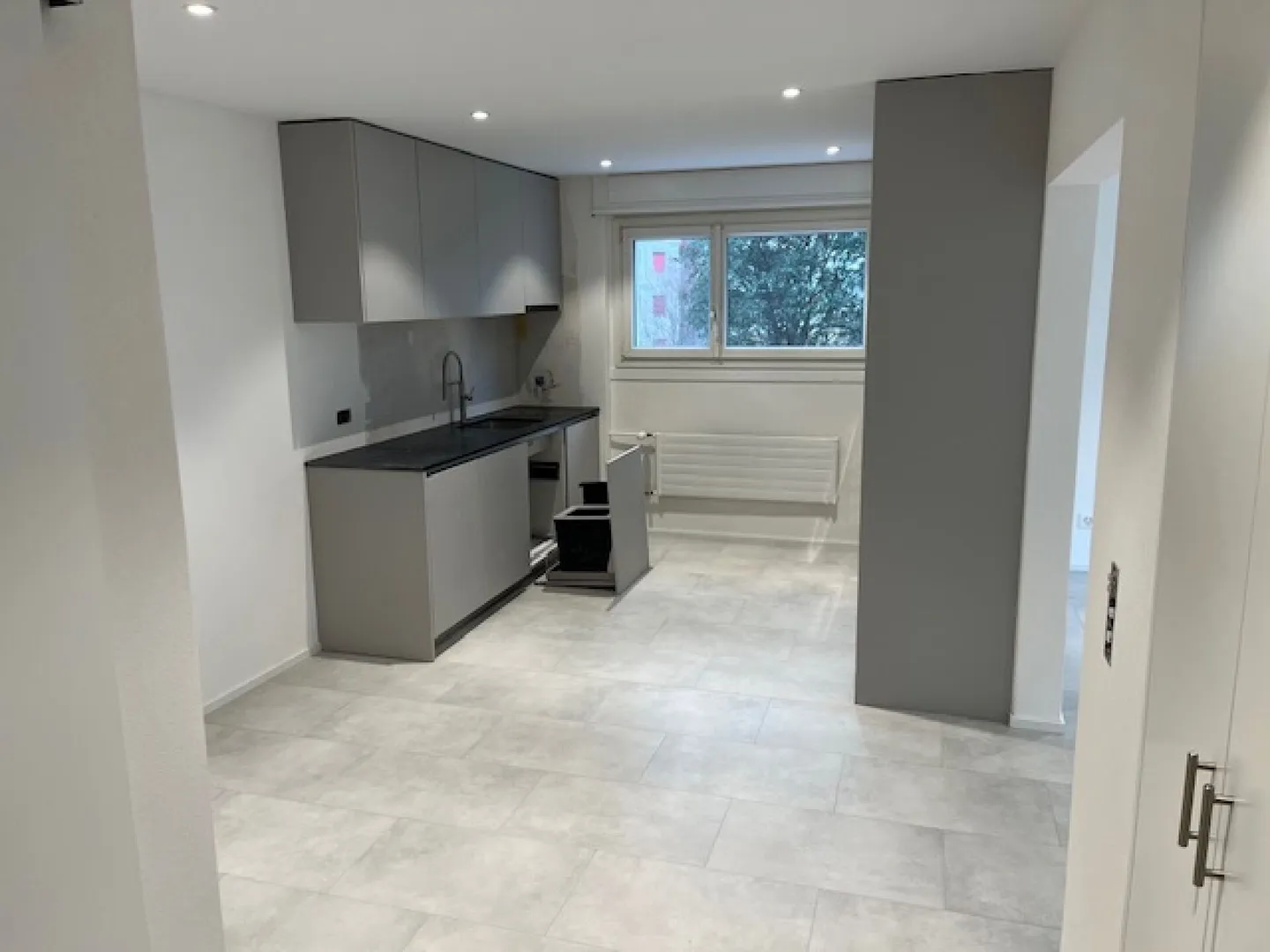 Ideale per una coppia, appartamento di 2,5 locali completamente ristrutturato - Foto 3 di 8