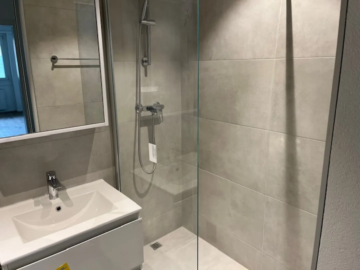 Ideale per una coppia, appartamento di 2,5 locali completamente ristrutturato - Foto 7 di 8