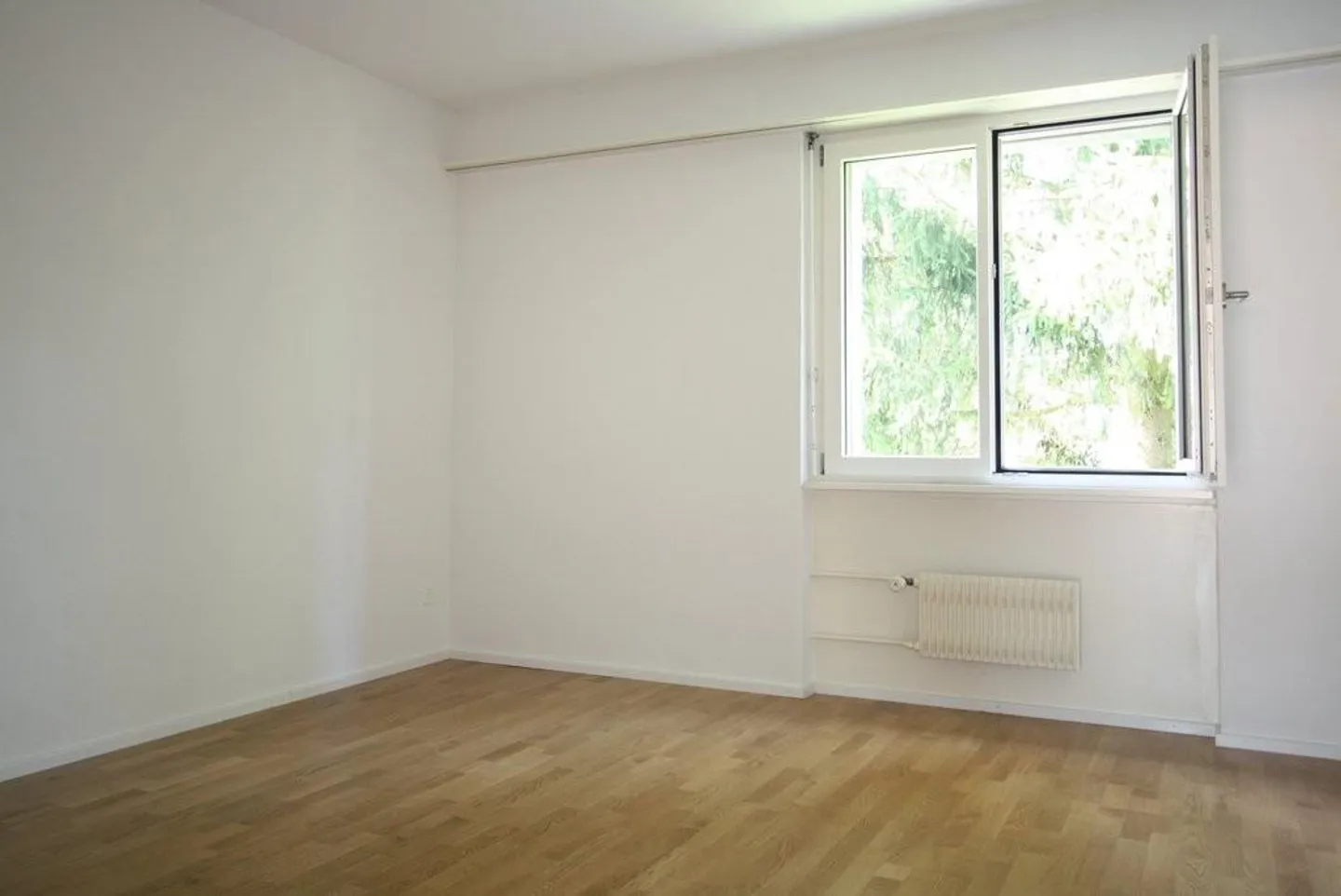 Appartamento 4.5 locali con balcone in posizione centrale in affitto - Foto 3 di 7