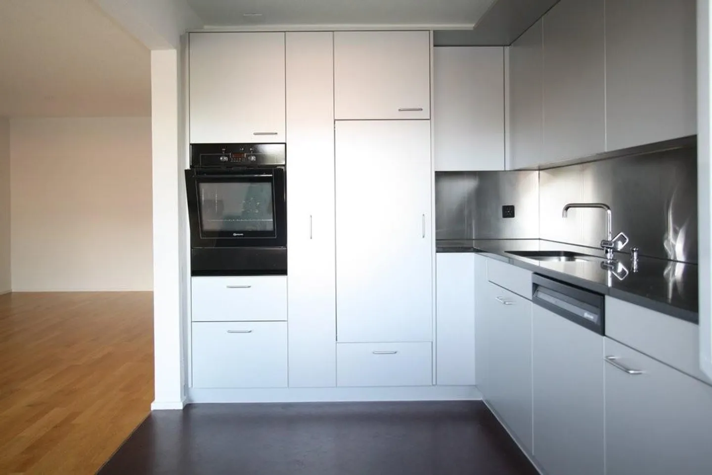 Appartamento 4.5 locali con balcone in posizione centrale in affitto - Foto 4 di 7