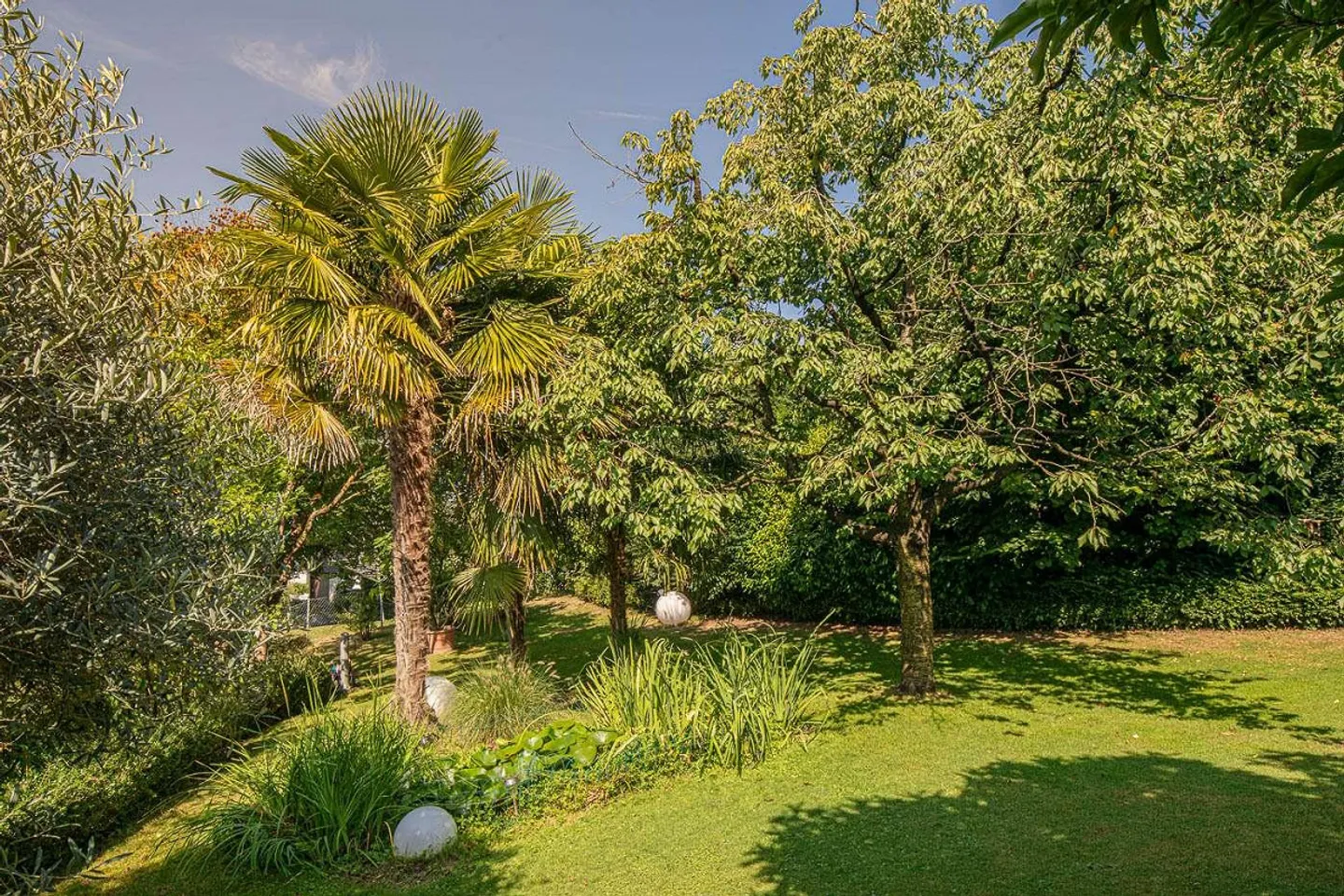 Detached single-family house with stunning garden - Photo 12 of 17