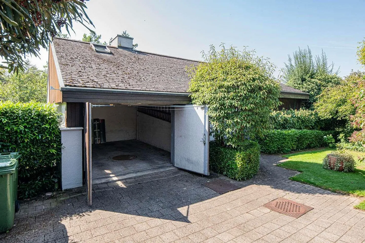 Detached single-family house with stunning garden - Photo 14 of 17