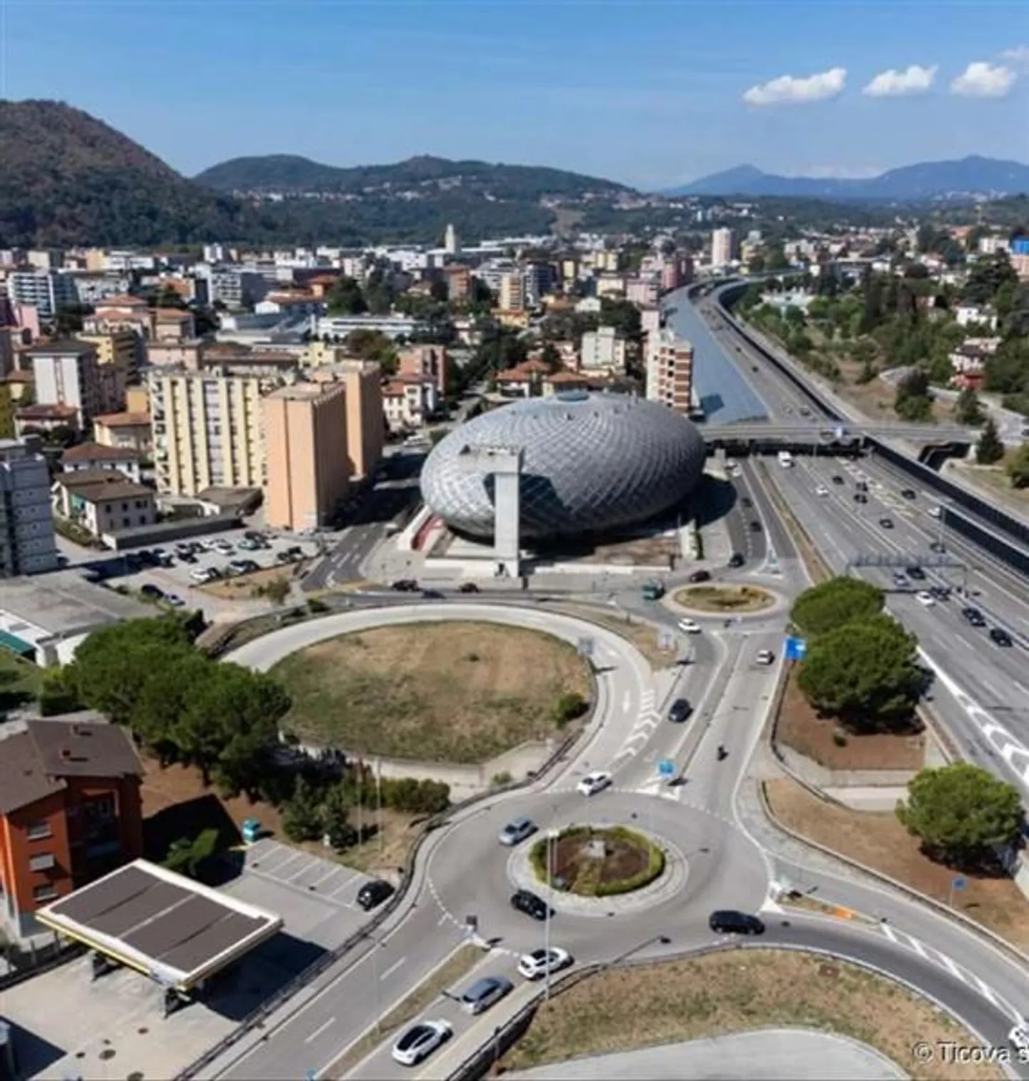 Chiasso: Palazzo a reddito 19 locali - Foto 2 di 13