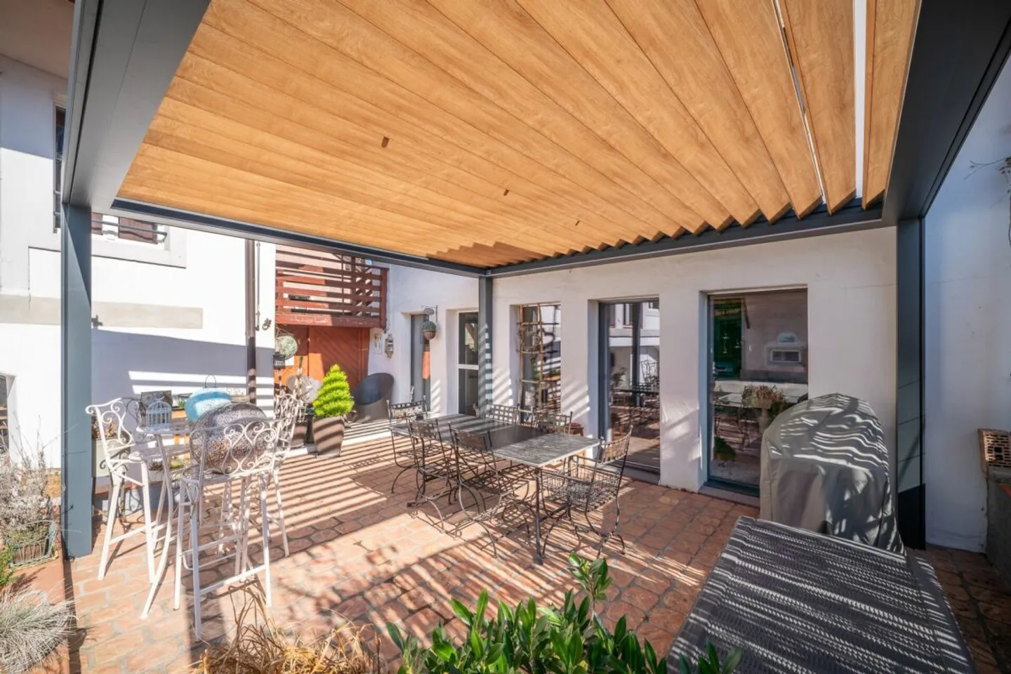 Charmantes Dorfhaus mit Terrasse - Foto 2 von 17