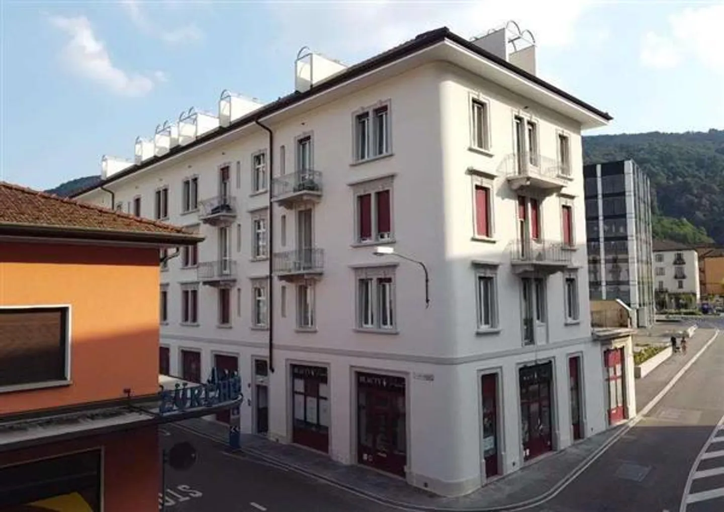 Chiasso: Palazzo a reddito 19 locali - Foto 6 di 13