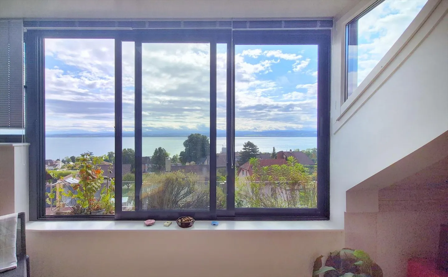 Geräumige 3,5-Zimmer-Duplexwohnung mit außergewöhnlicher Aussicht - Foto 1 von 13
