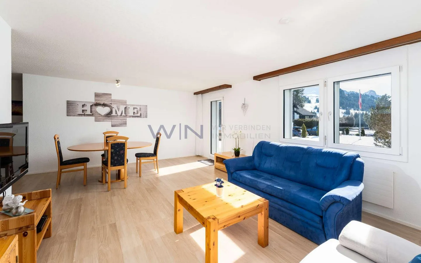 Chalet with Stunning Mountain Views - Photo 4 of 10