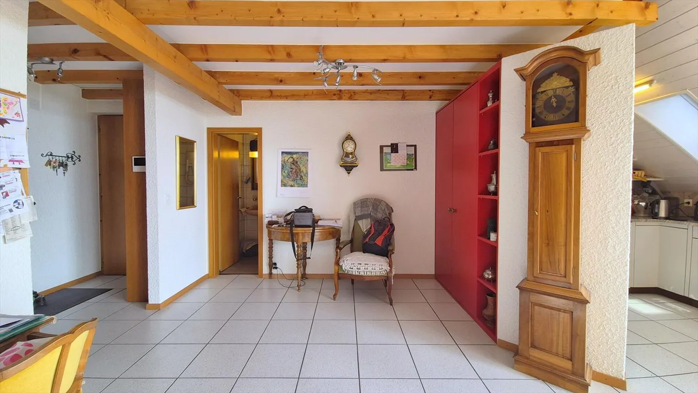 Geräumige 3,5-Zimmer-Duplexwohnung mit außergewöhnlicher Aussicht - Foto 2 von 13