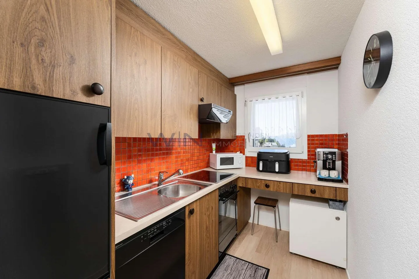 Chalet with Stunning Mountain Views - Photo 5 of 10