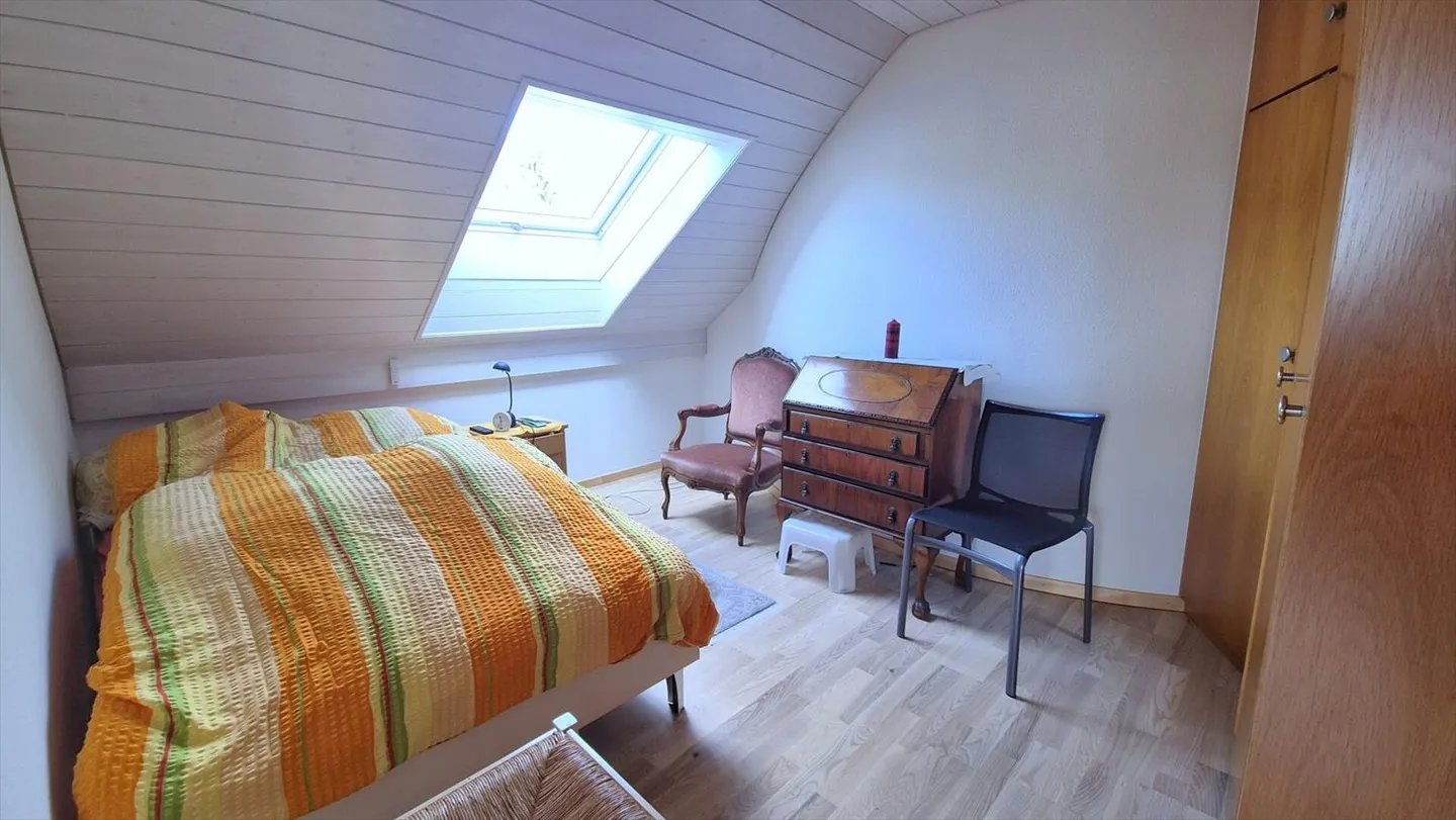 Geräumige 3,5-Zimmer-Duplexwohnung mit außergewöhnlicher Aussicht - Foto 9 von 13