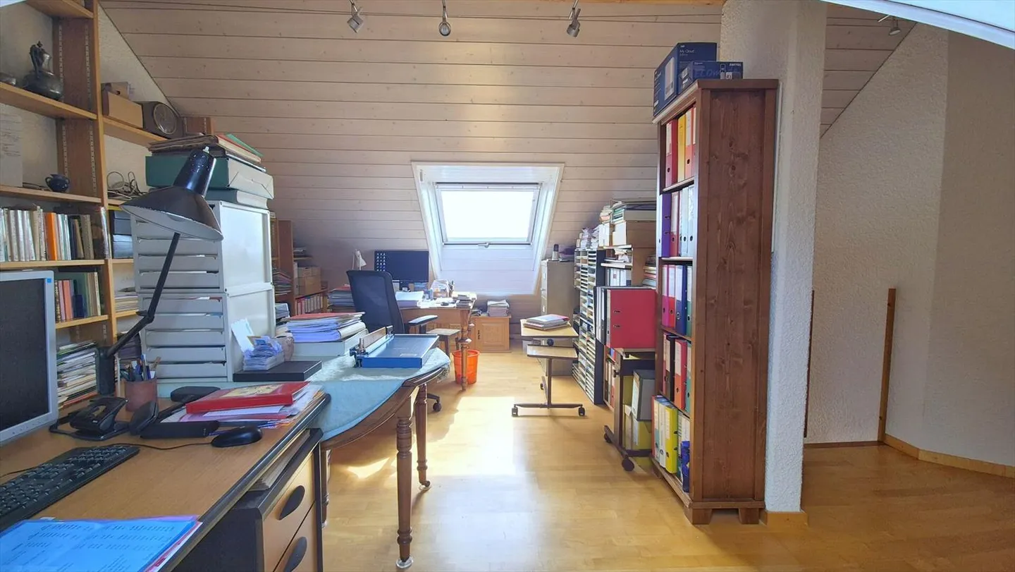 Geräumige 3,5-Zimmer-Duplexwohnung mit außergewöhnlicher Aussicht - Foto 10 von 13