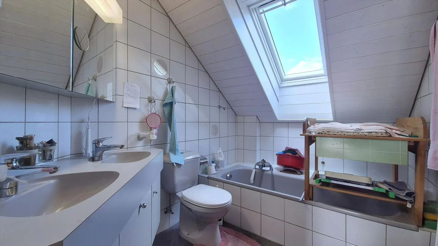 Geräumige 3,5-Zimmer-Duplexwohnung mit außergewöhnlicher Aussicht - Foto 11 von 13