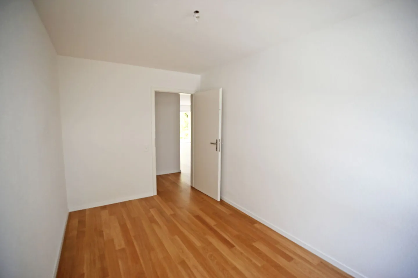 Freshly renovated 4-room ground floor apartment in Münchenbuchsee - Photo 4 of 6