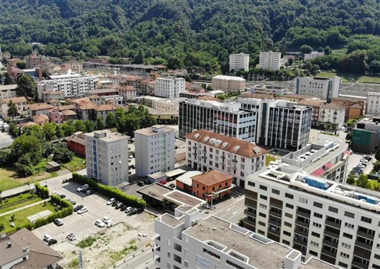 Chiasso: Palazzo a reddito 19 locali - Foto 8 di 13