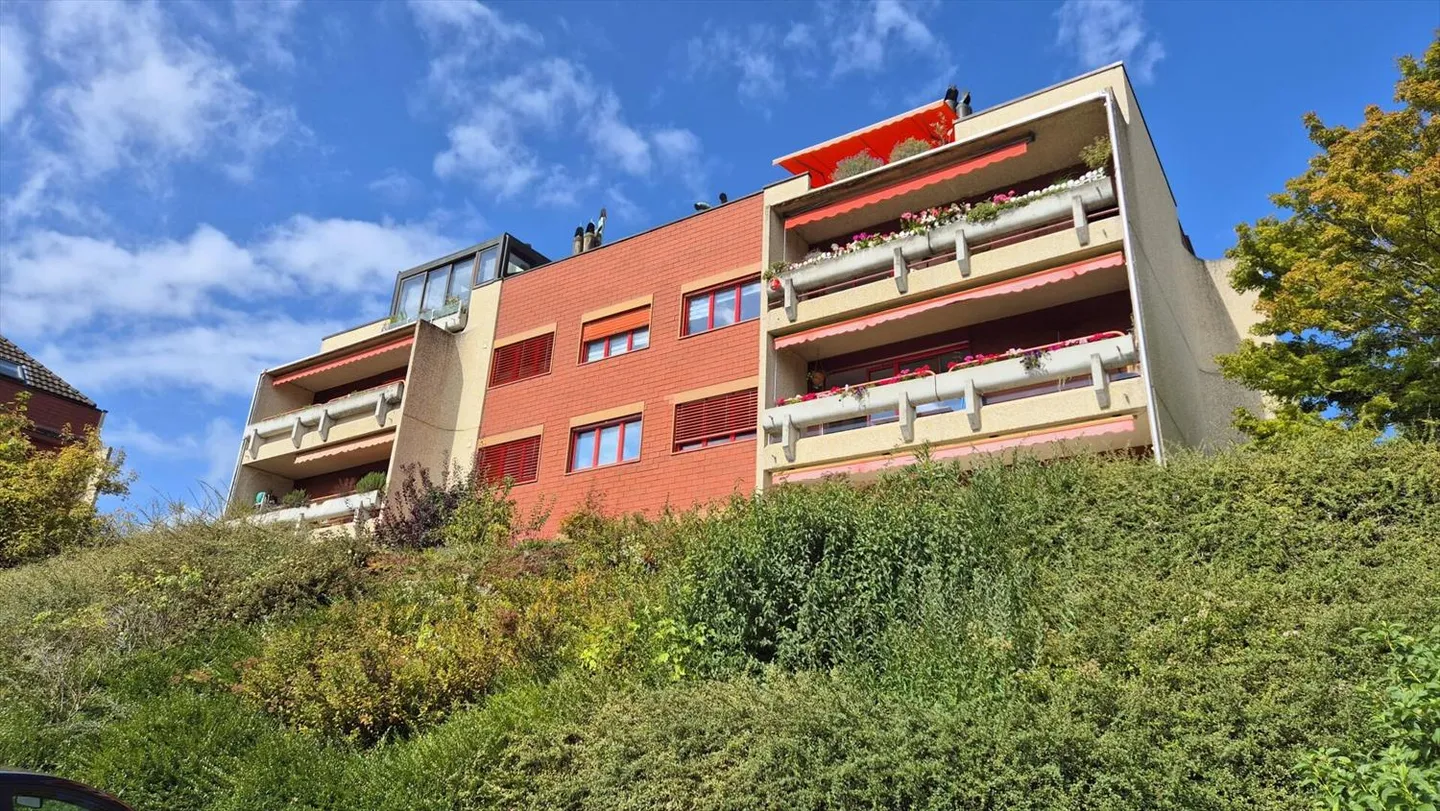 Geräumige 3,5-Zimmer-Duplexwohnung mit außergewöhnlicher Aussicht - Foto 13 von 13