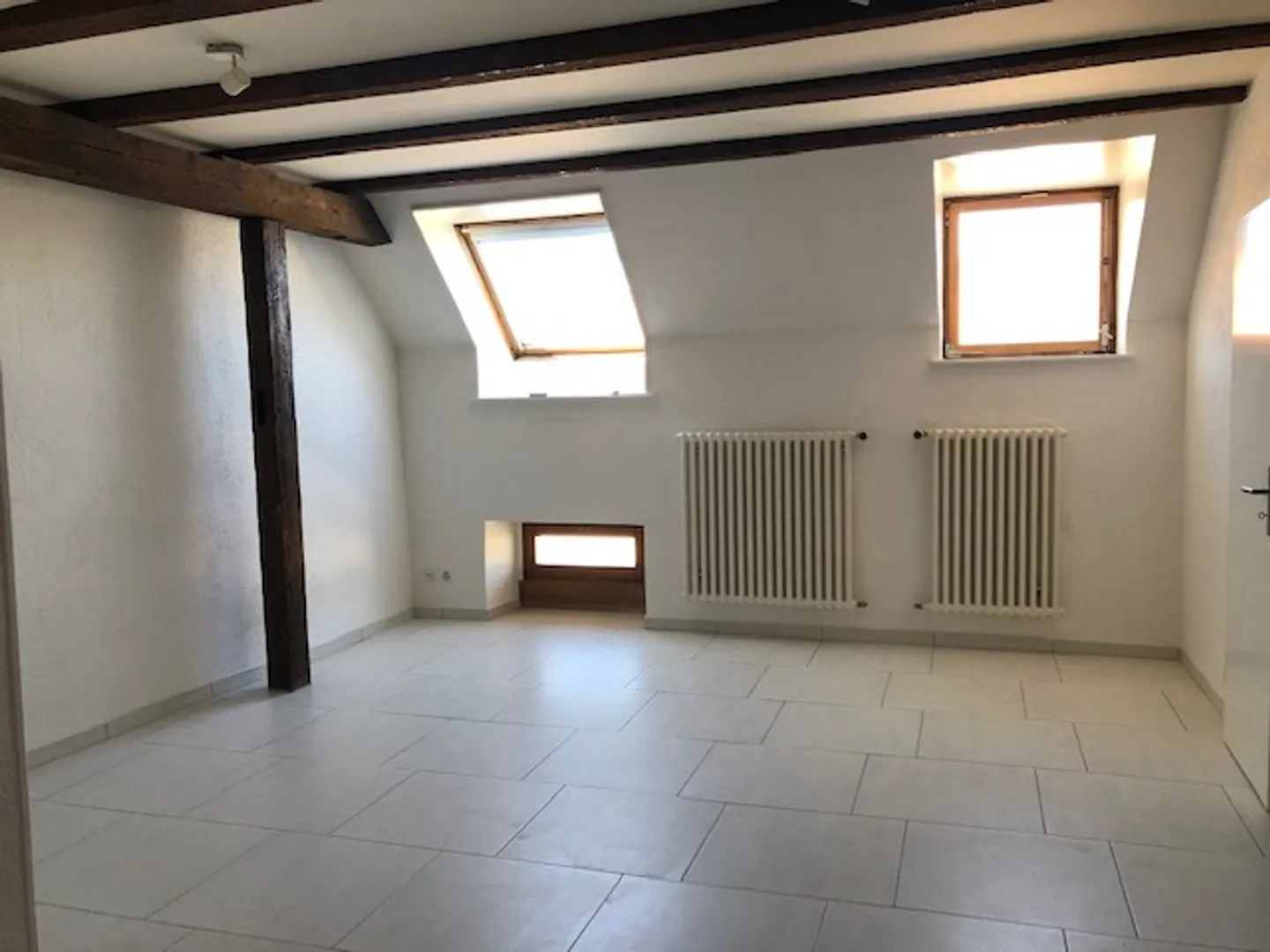 Apartment for rent - Photo 3 of 7