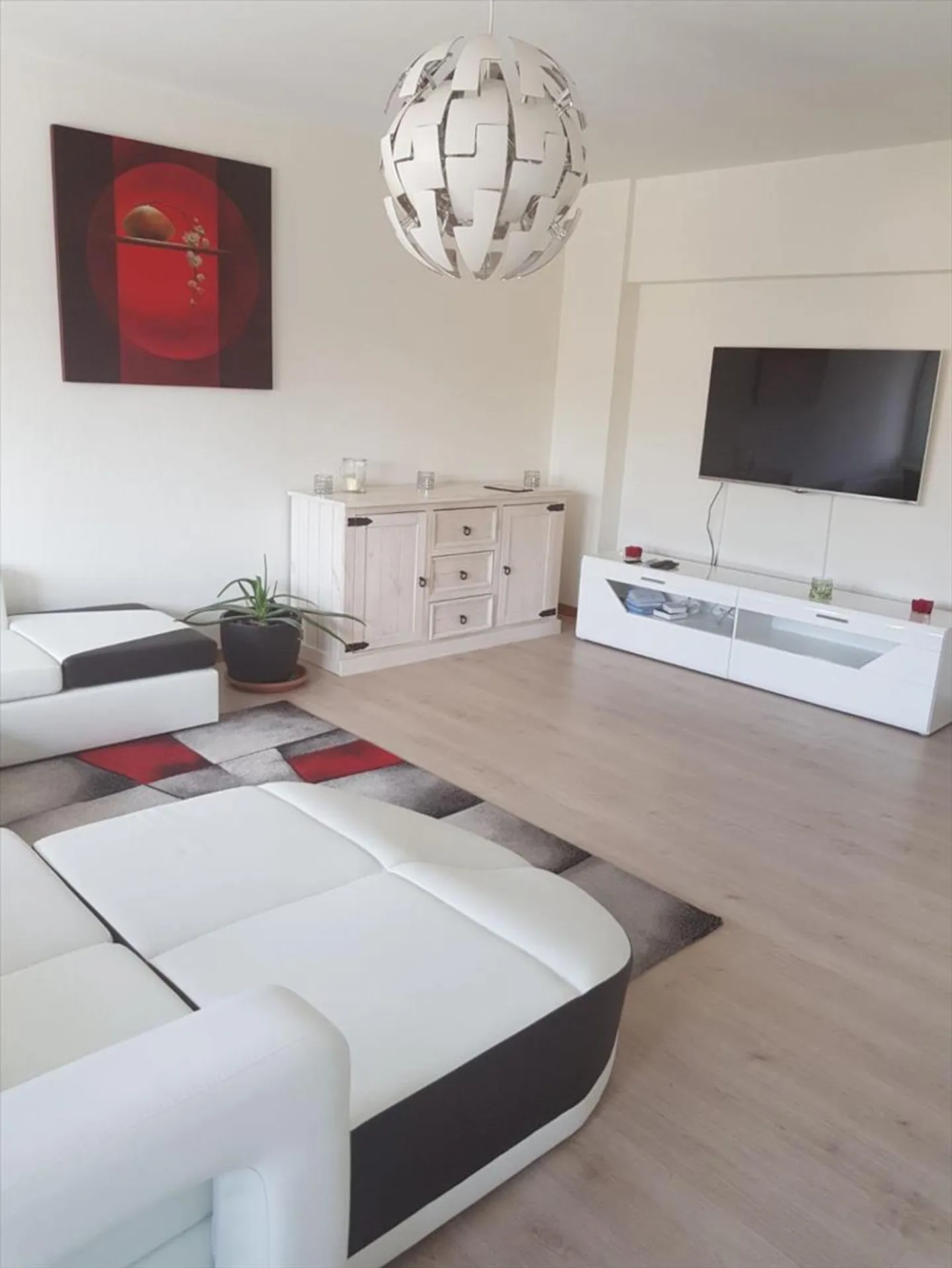 3.5 Room Apartment - Photo 2 of 13