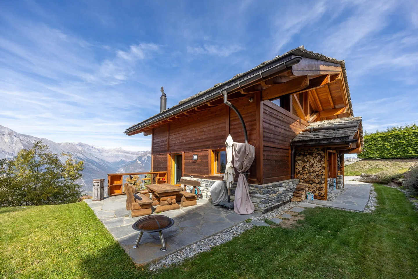 Chalet mit unglaublichem Blick - für Ausländer verfügbar - Foto 1 von 13