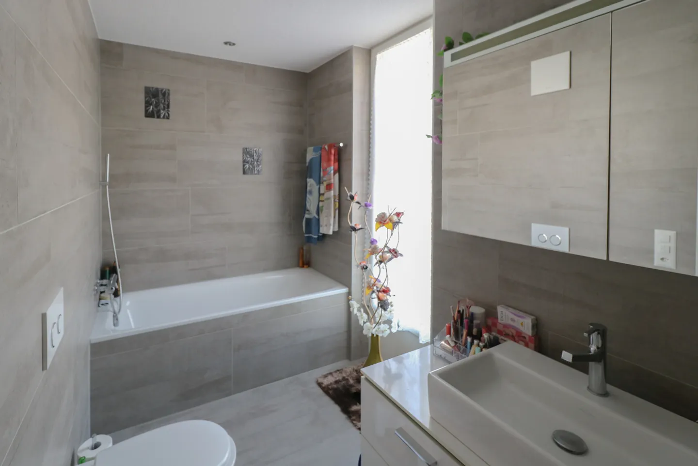 Moderno appartamento di 4,5 stanze con bella terrazza - Foto 5 di 6