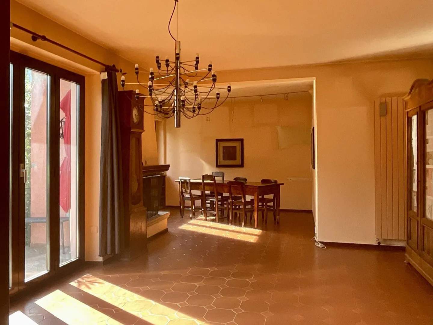 BELLINZONA - GRANDE CASA UNIFAMILIARE IN POSIZIONE CENTRALE - Foto 4 di 10
