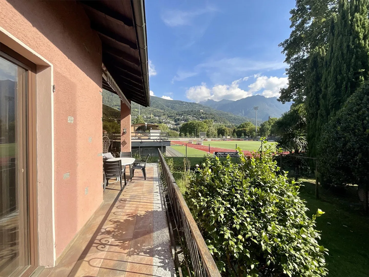 BELLINZONA - GRANDE CASA UNIFAMILIARE IN POSIZIONE CENTRALE - Foto 9 di 10